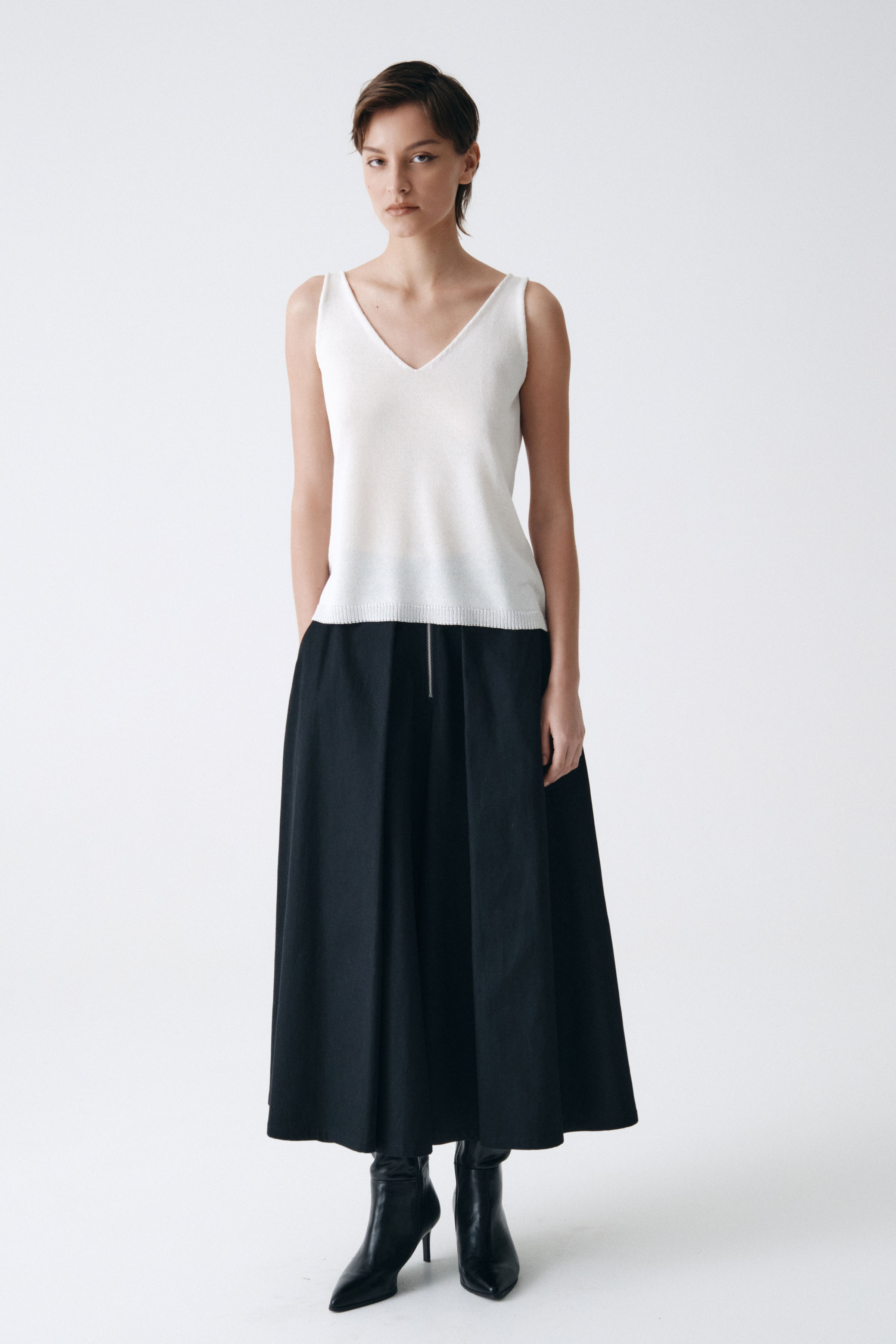 Брюки юбка-клеш с глубокими складками, плотная