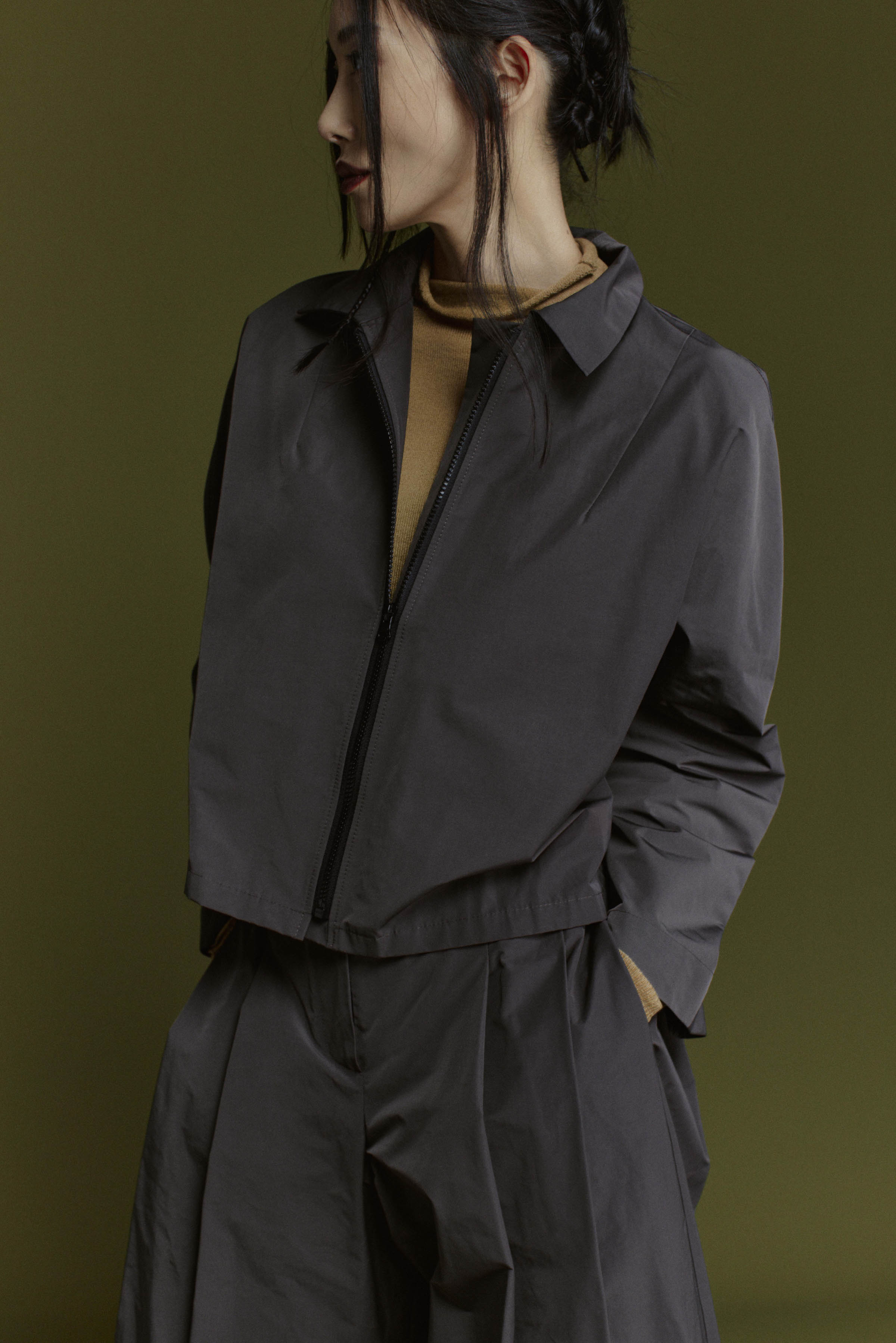 Жакет на молнии, с фигурными ластовицами