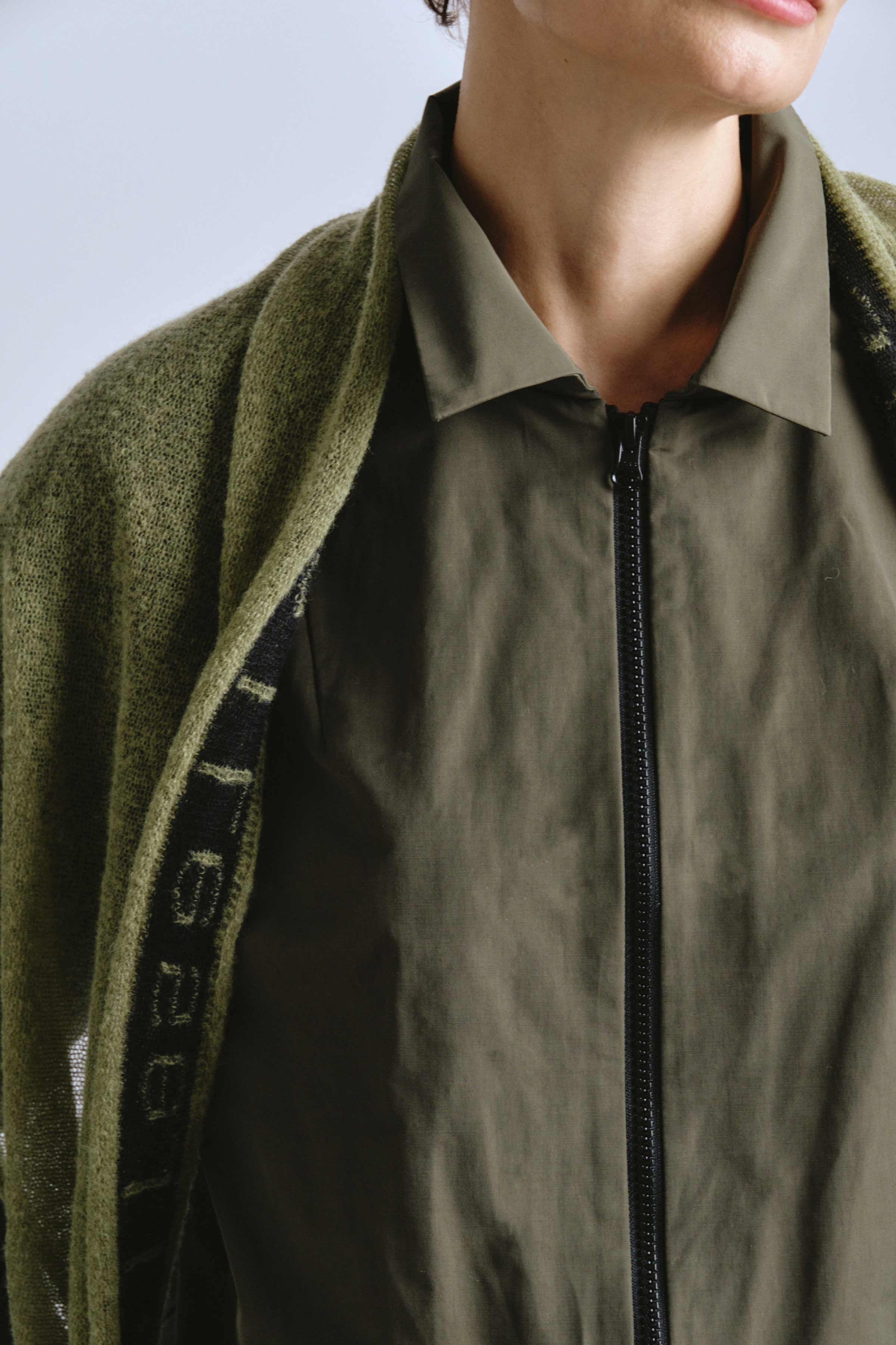 Жакет на молнии, с фигурными ластовицами