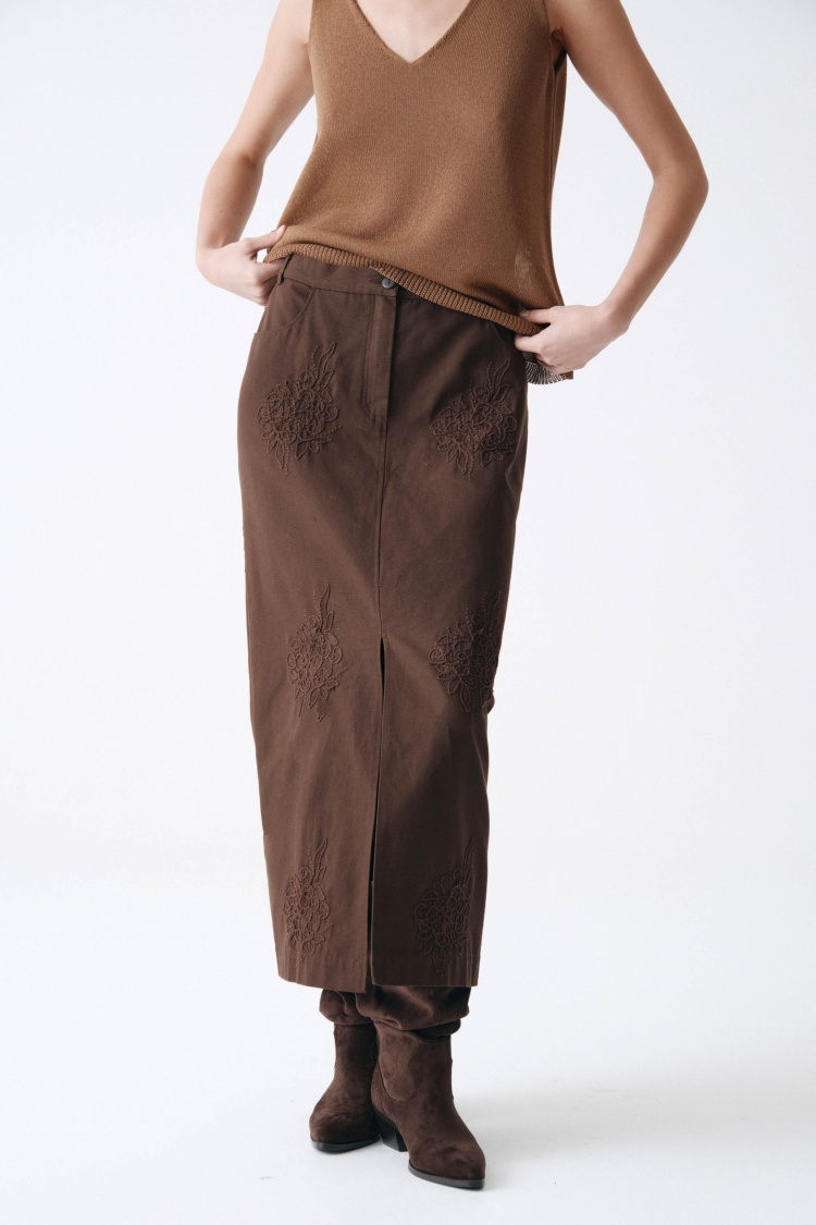 Юбка прямая с вышивкой