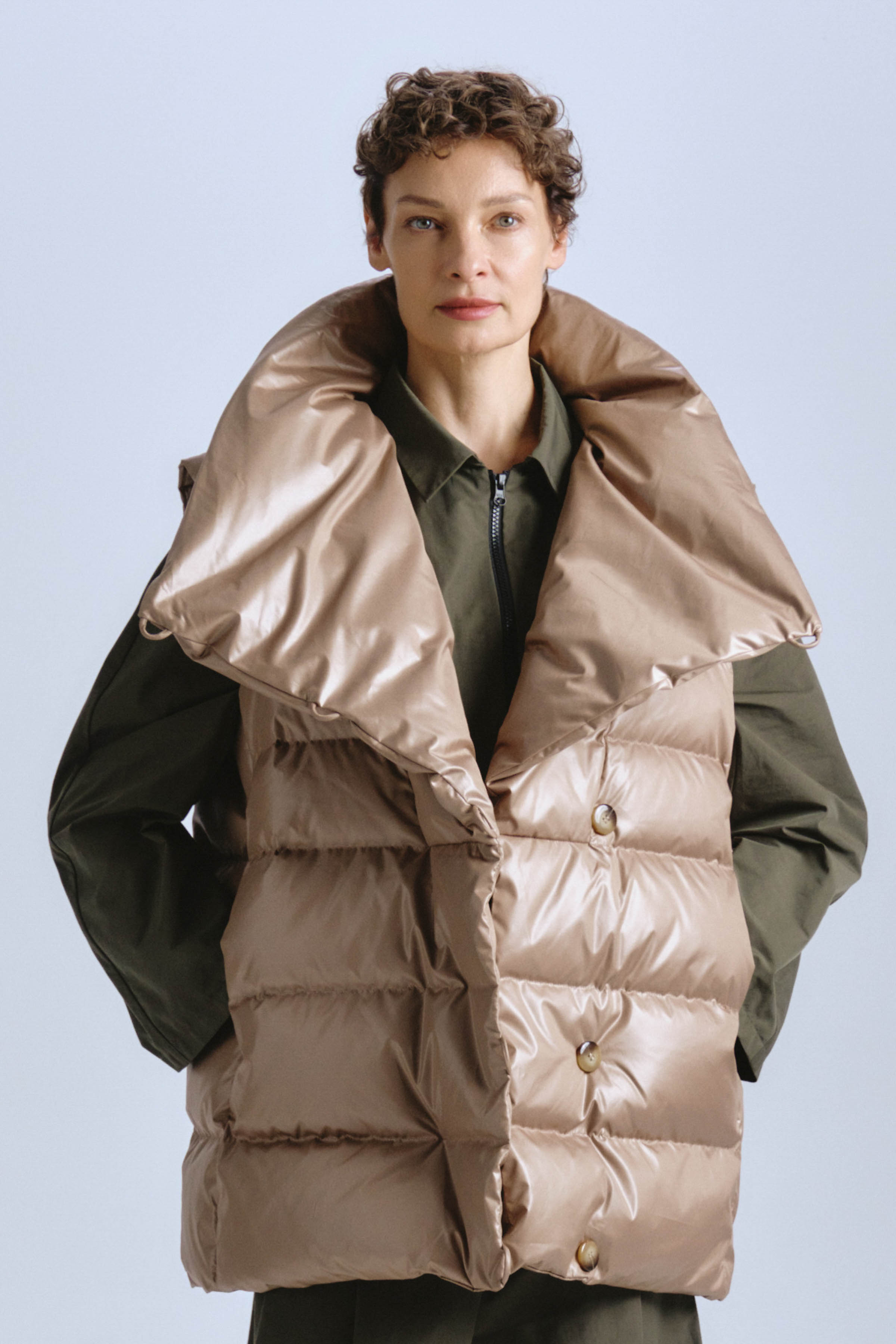 Жилет пуховый с навесными петлями